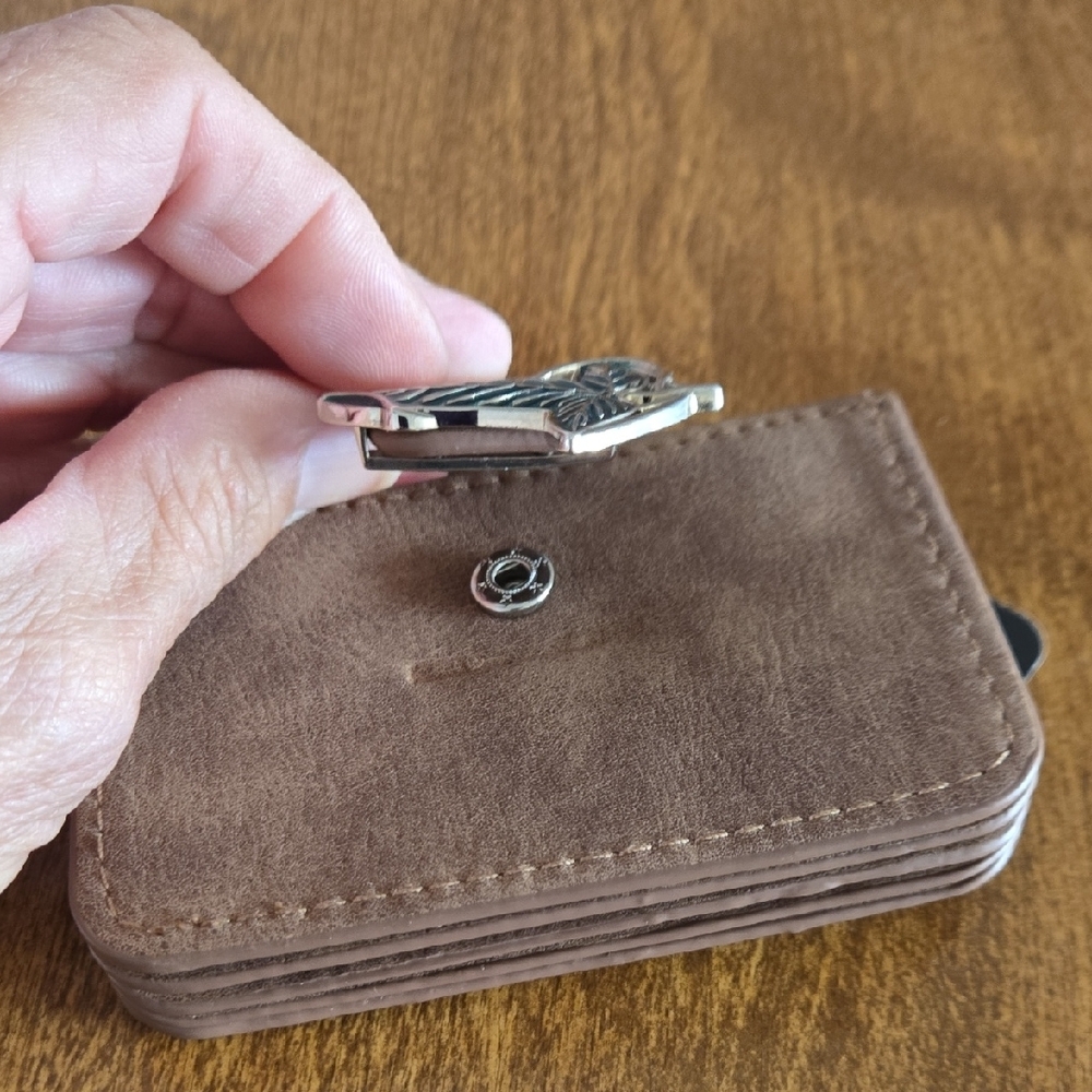 Elegant Tan Wallet with Leaf Accent - Picture 7 of 12